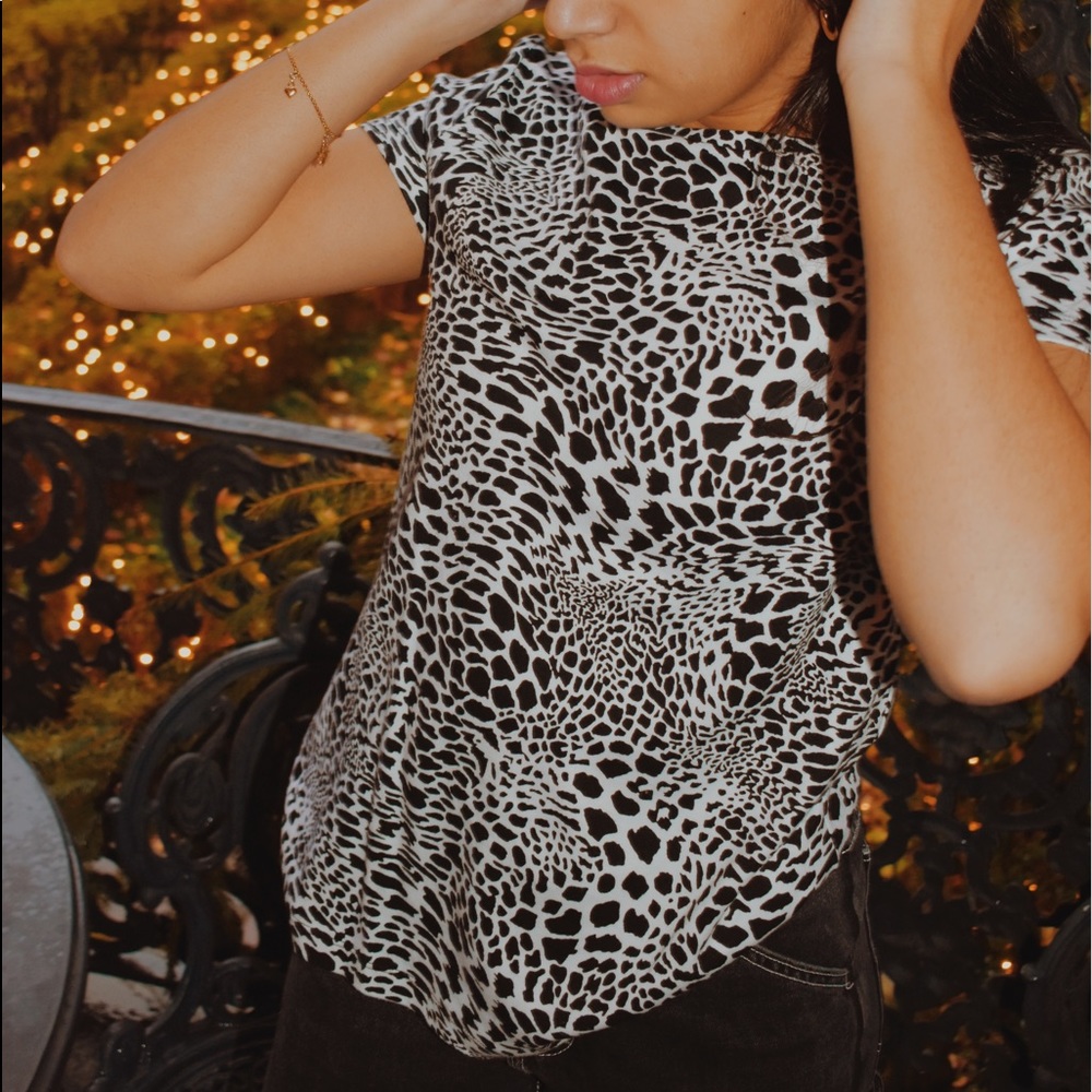 medium black&white cheetah print top